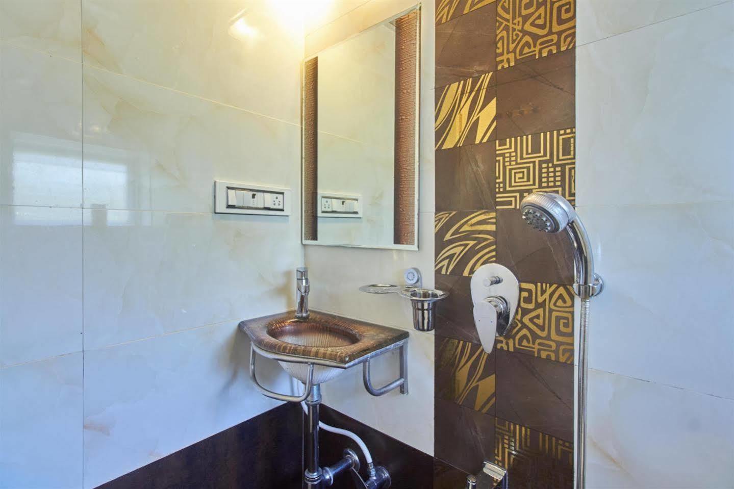 Oyo 28893 Hotel Gulf Mumbai Dış mekan fotoğraf